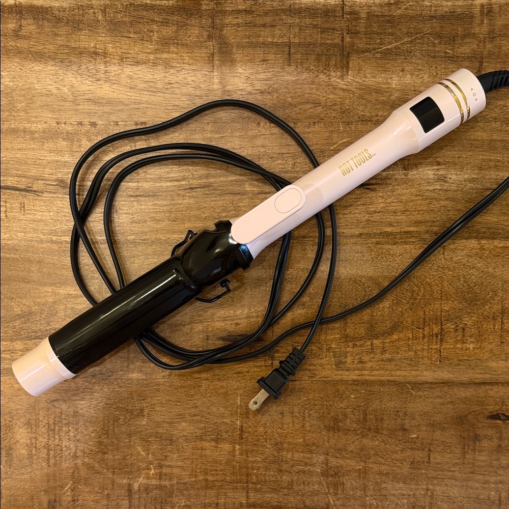 Hot Tools Curling Iron in Black and Pink 1 1/2" barrel